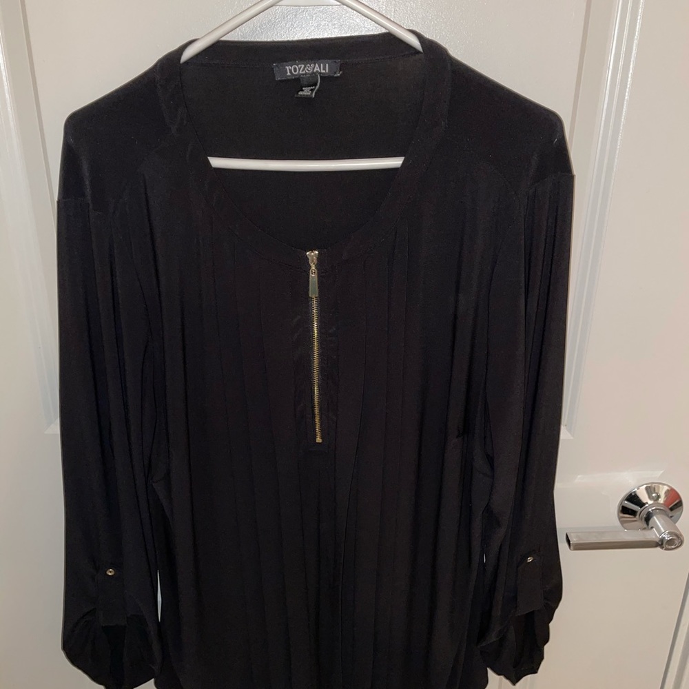 Black long sleeve blouse w/ zipper, pleated detail